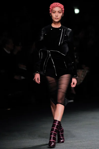 Look 3